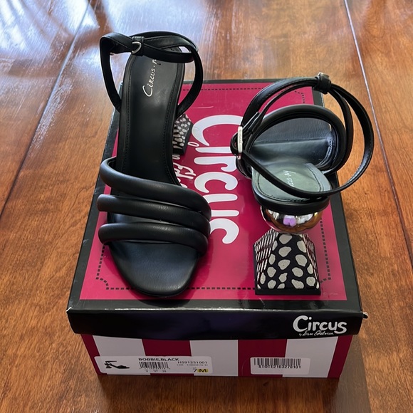 Circus by Sam Edelman sandals - Picture 3 of 7